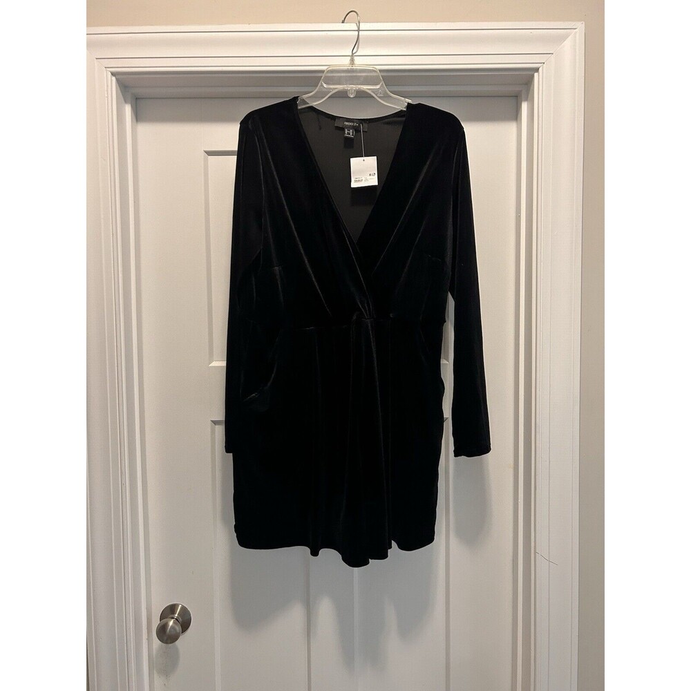 Womens Forever 21 Plus Size 0X Black Velour Long Sleeve Shorts Romper One Piece